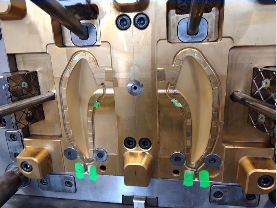 Takto olepená forma má problém s odvzdušněním.