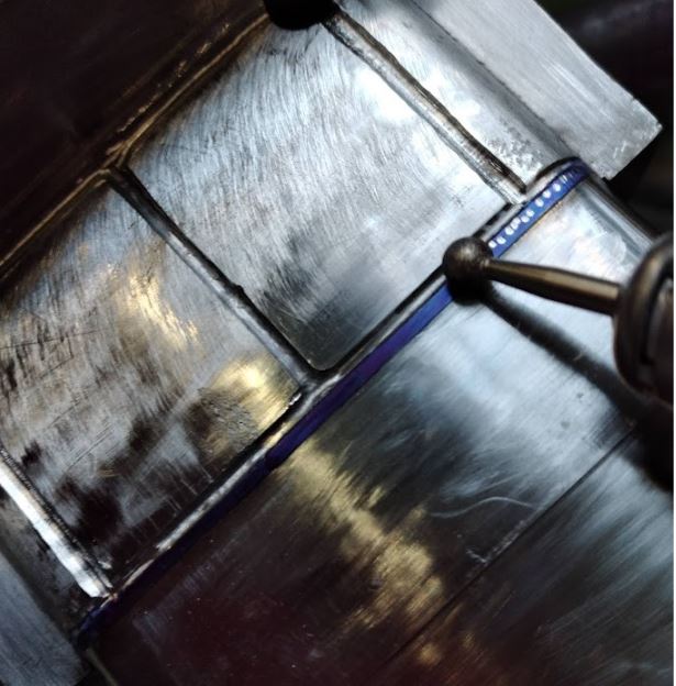 Trocha selského rozumu, matematiky, nebo geometrie pomůže formaři ponížit obecnou plochu o setinu mm  i bez 3d měření, nebo CNC frézy  :) 