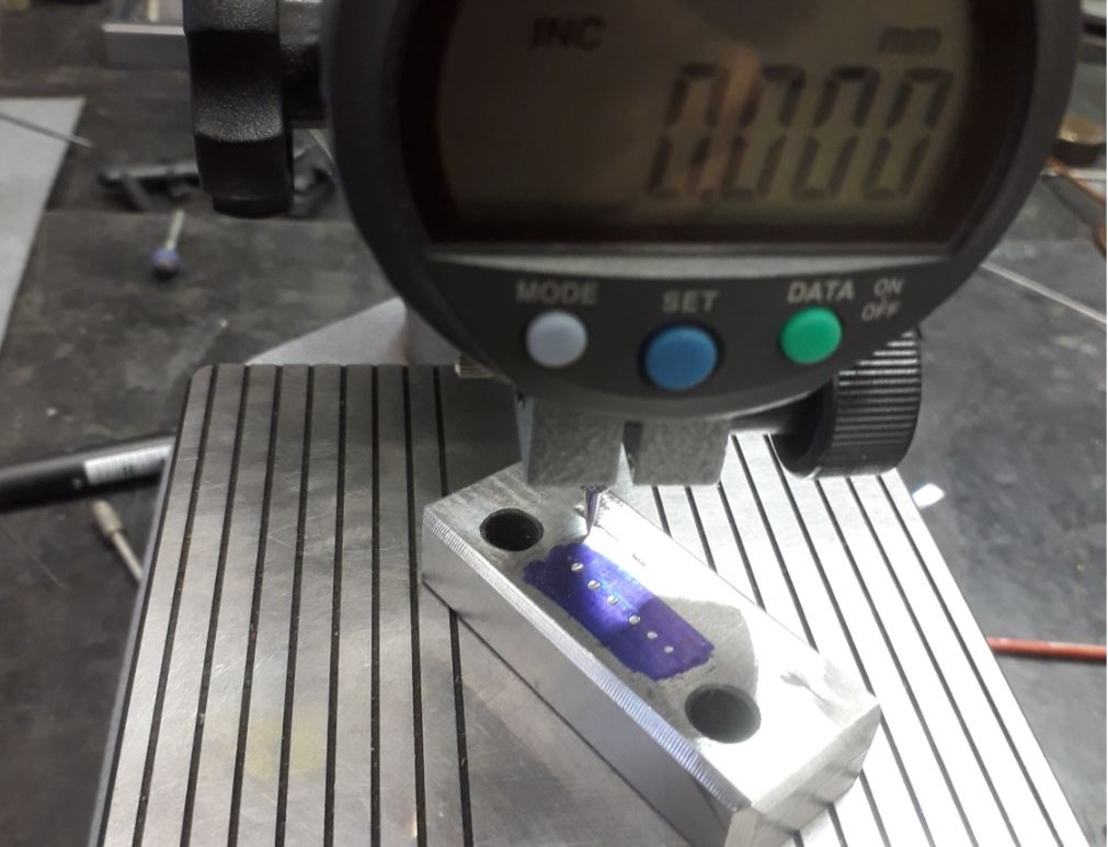  Popsanou metodu si nejprve nacvičte na rovné broušené kostičce a hodnoty si ověřte na "hodinkách"