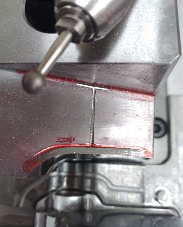  po nabarvení prohlubní srovnáme do roviny a necháme dna zářezů