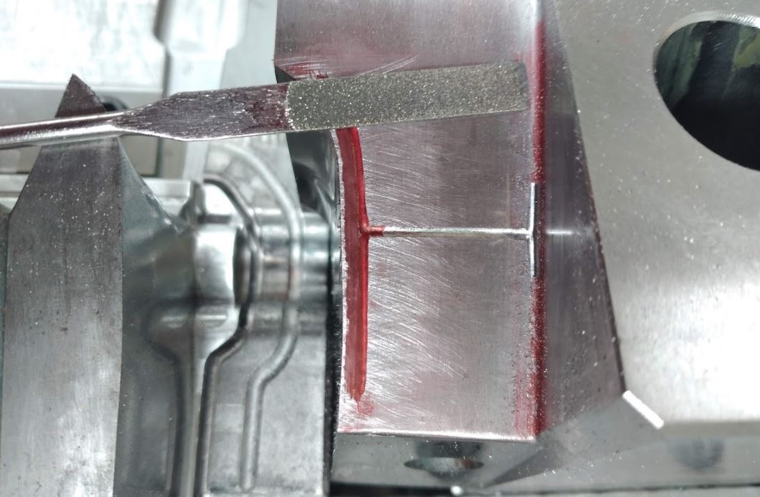 Obrázek 18: Finání dočištění jemným pilníkem ev. kamínkem.