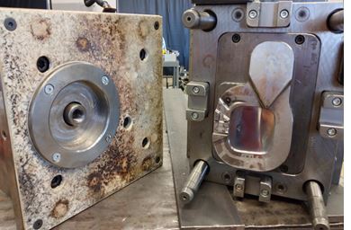 nerovnoměrné omačkání u vyosené formy ( zdroj HelixPin)